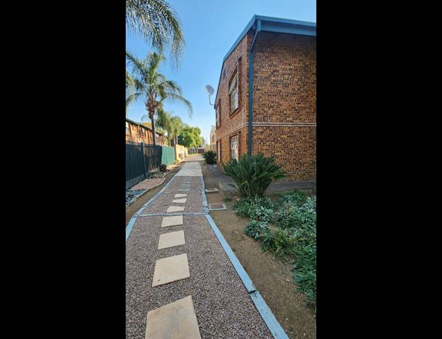 1 BEDROOM APARTMENT FOR SALE IN RIETFONTEIN